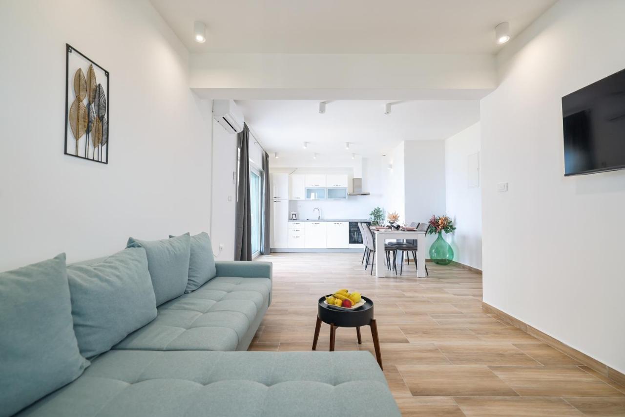 Beachfront Apartments Tic With Seaview Miletici Exterior photo