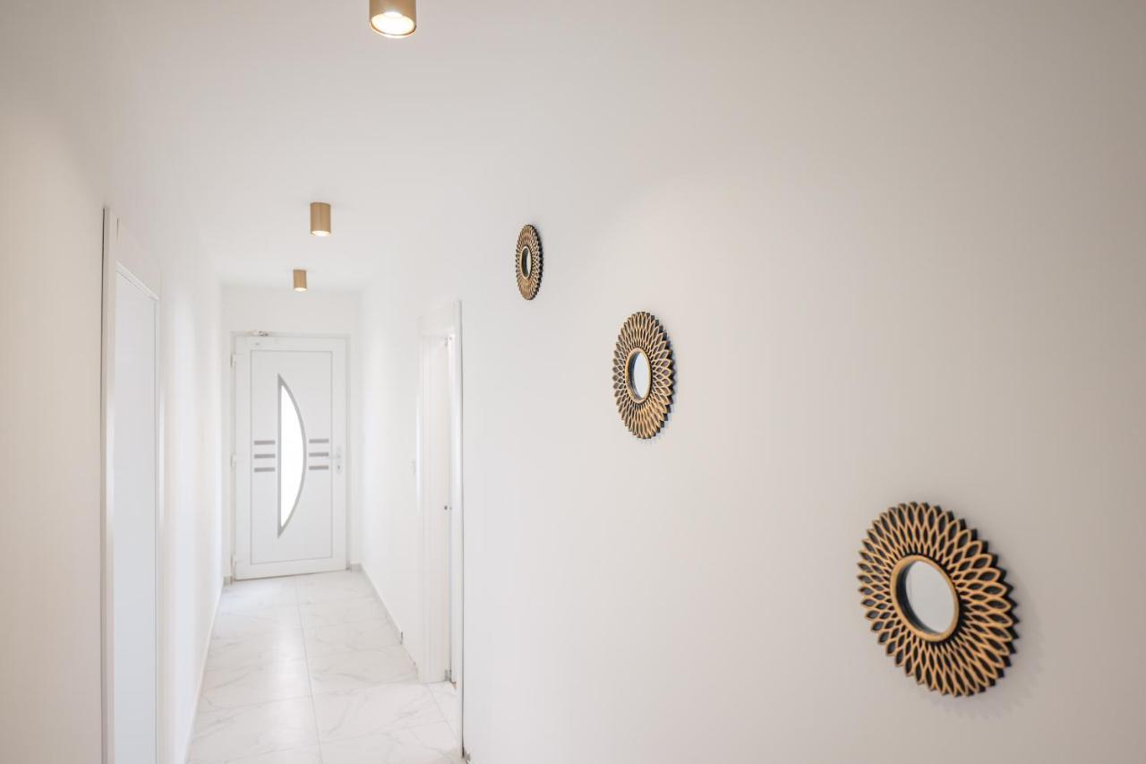 Beachfront Apartments Tic With Seaview Miletici Exterior photo