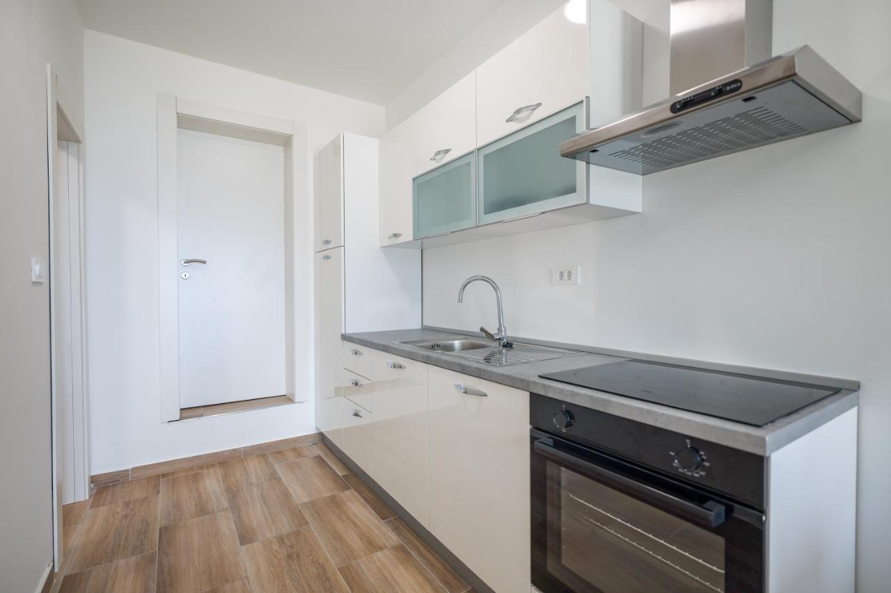 Beachfront Apartments Tic With Seaview Miletici Exterior photo