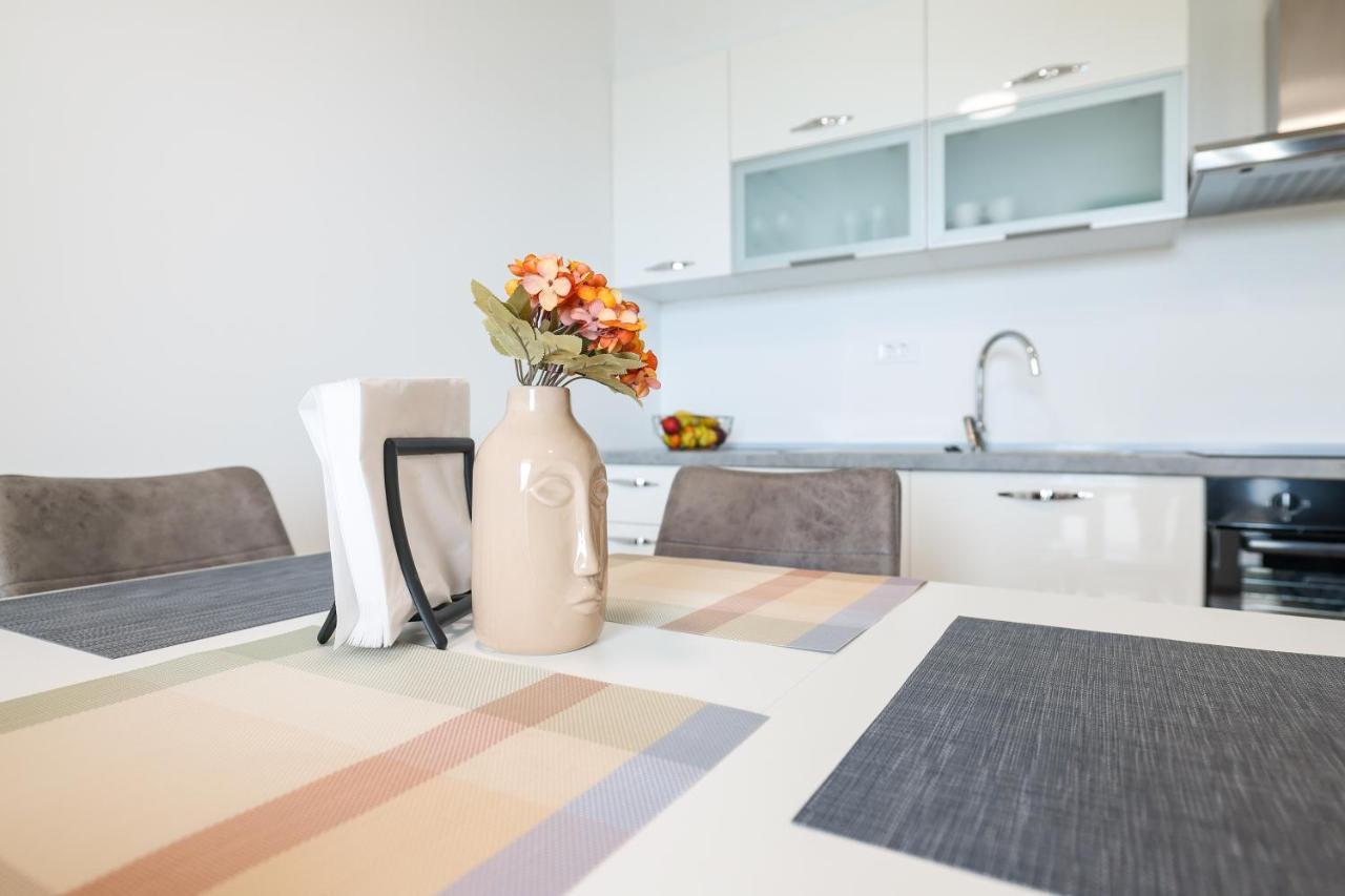 Beachfront Apartments Tic With Seaview Miletici Exterior photo