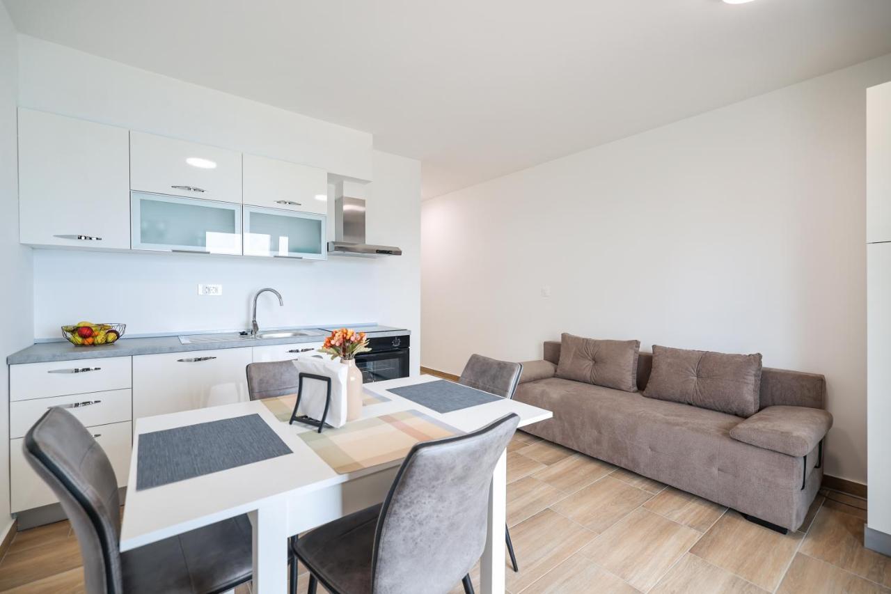 Beachfront Apartments Tic With Seaview Miletici Exterior photo