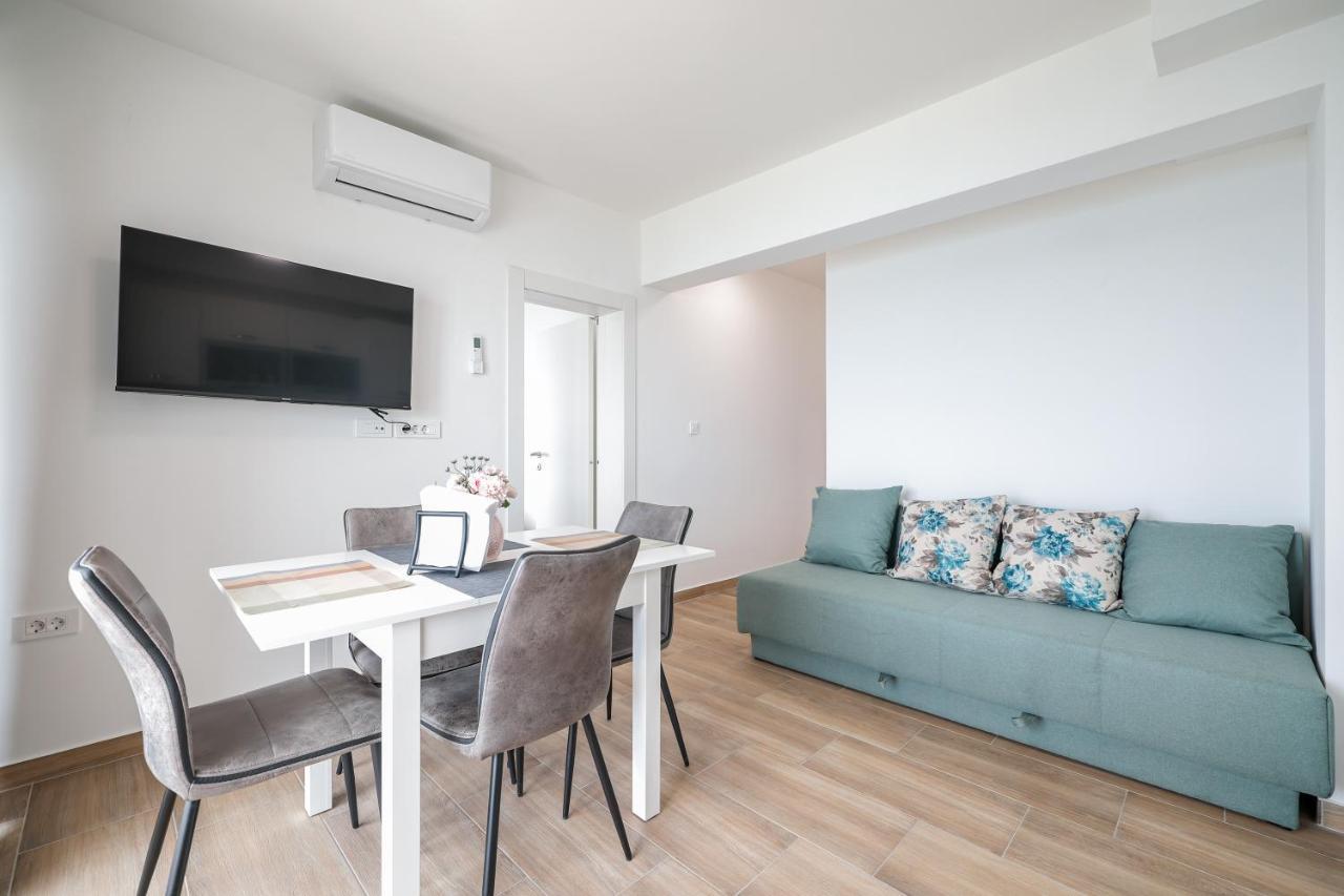 Beachfront Apartments Tic With Seaview Miletici Exterior photo