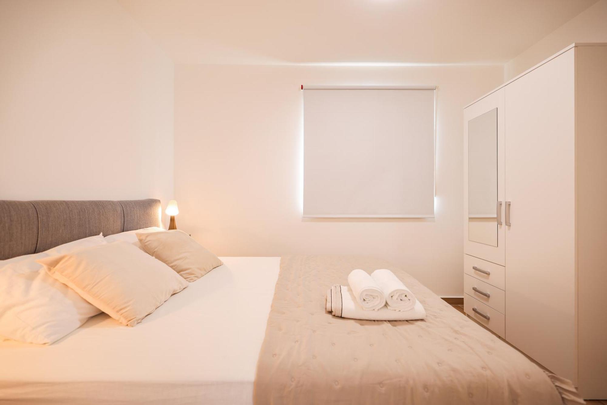 Beachfront Apartments Tic With Seaview Miletici Exterior photo
