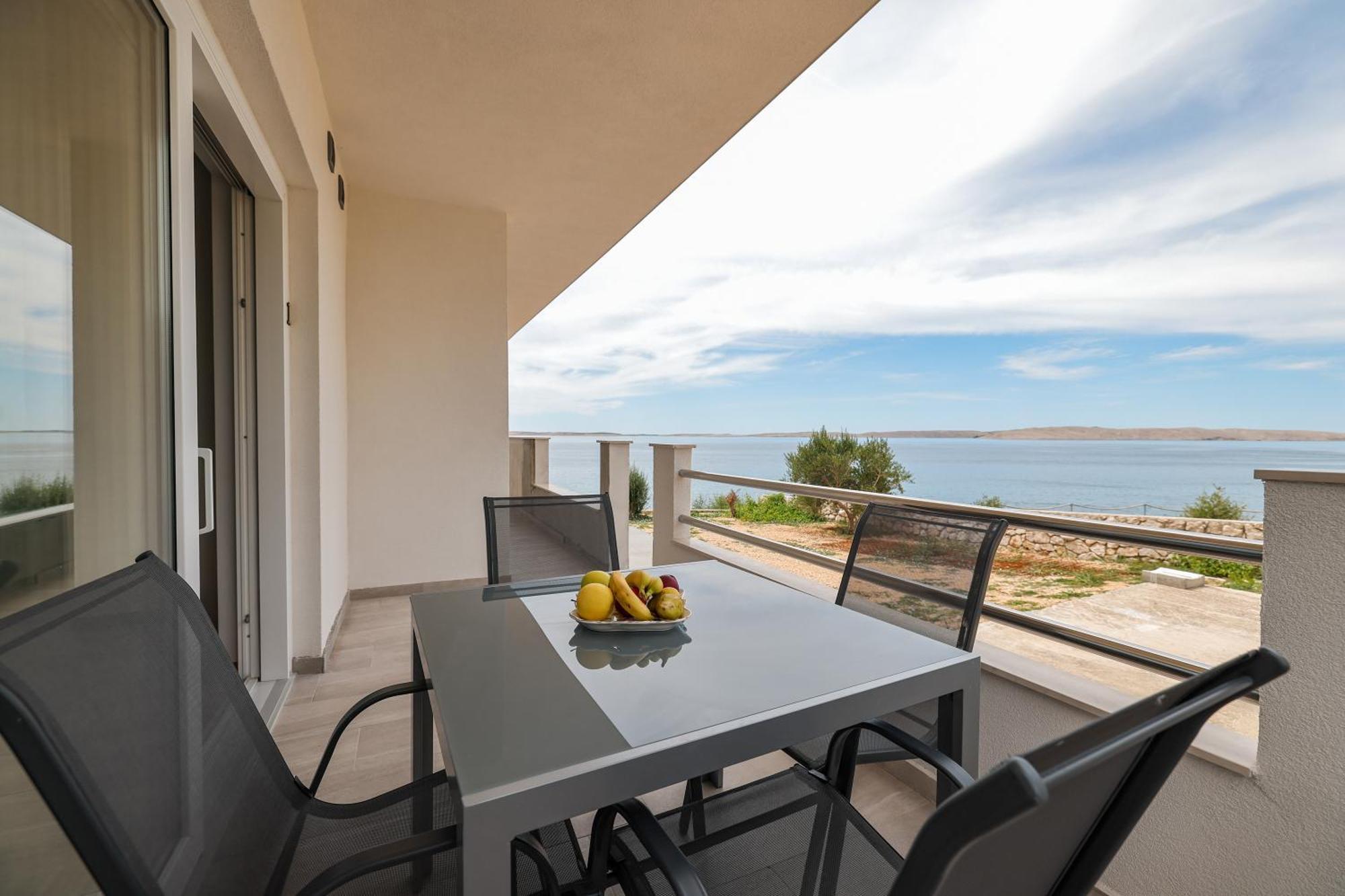 Beachfront Apartments Tic With Seaview Miletici Exterior photo