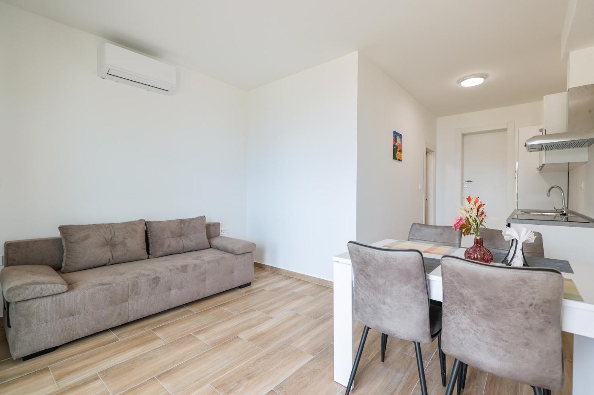 Beachfront Apartments Tic With Seaview Miletici Exterior photo